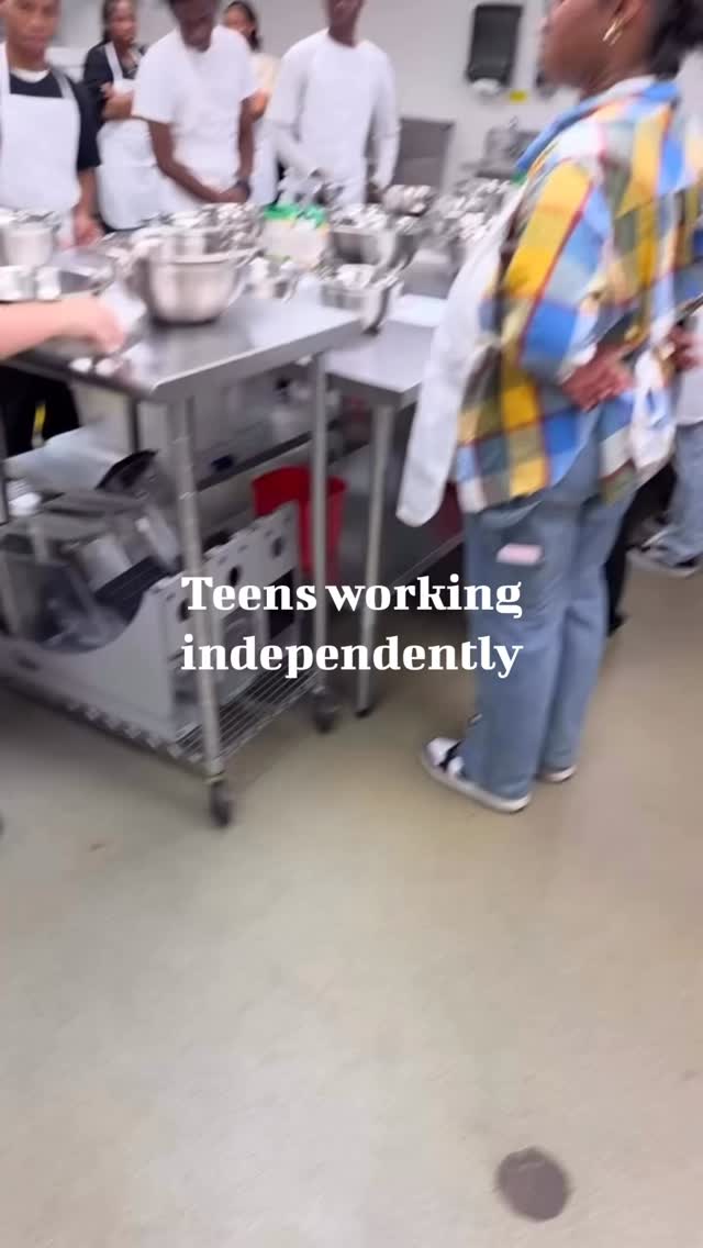 Teen years are about independence.
So why are most activities still hand-holding?
In our kitchen, teens:
✔️ Work independently
✔️ Learn real skills
✔️ Build confidence that carries home
This is more than cooking.
It’s ownership.
⬇️ Teen classes now enrolling
Link in bio
#HudsonValleyParents
#TeenActivities
#LifeSkillsForTeens
#TeenCooking
#HudsonValleyKids