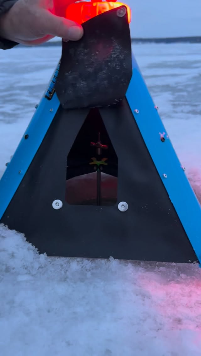 Fish on!
#firehouseproductsllc #coldweather #icefishing #walleyes #northernpike #hardwater #coldwater #fishing