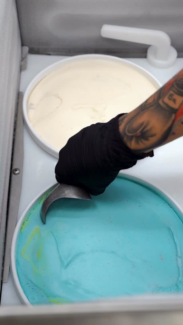 Ice cream runs just hit different 🍦
Meet us at Vinery Market.
📍 3976 Pelham St, Dearborn Heights, MI
☎️+1 (313) 562-2880
⏰ Open 7 Days