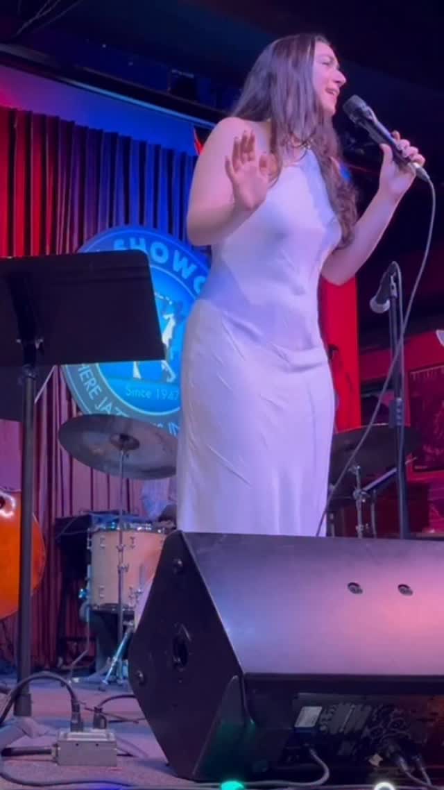 Wishing you and yours a very Merry Christmas and a lovely holiday ❄️🎄🎅
#holidayjazz #jazzvocalist #livejazz #jazzvoice #chicagojazz