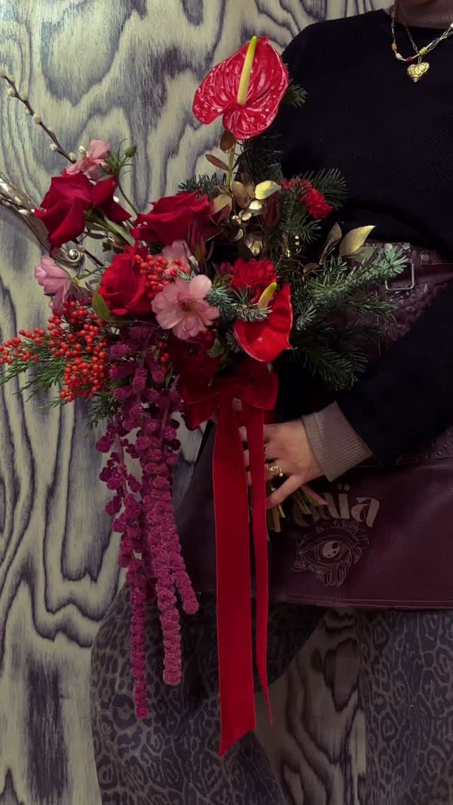 ///// Caresse moi ce Ruban 🎀 ////
.
.
.
Our bride bouquet for notre last mariage of the year.