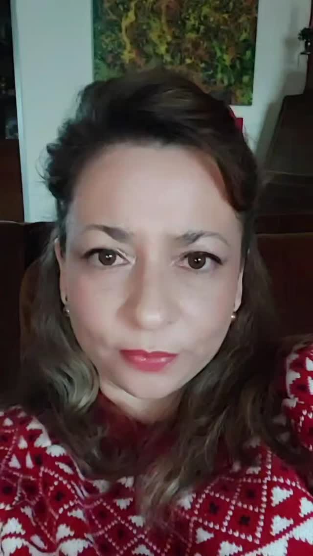 🖋 Poema de David Mourão-Ferreira
👉 Segue-me para mais inspiração 🎄💫🎁❤
#poesia #davidmouraoferreira #natal #martaroml