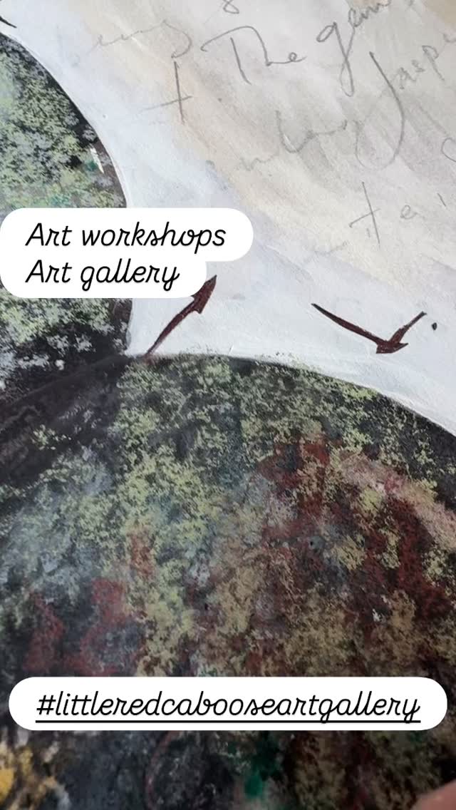 I love the opportunity to mix a bit of media and celebrate the world famous #gemstonebeach stone stacks, early days, but loving a bit of soft conté over ink. I hope everyone had a great Xmas! Back on deck with art making and gallery opening for those visiting #westernsouthland #orepuki over the next week while. Loads of fun and engaging workshops loaded on my website until April next year, beginning with an awesome drawing workshop on the 18 Jan, which a few spaces are still for you and a friend to join!
https://www.andreasextonartist.com/events-workshops
See you there! Ooooh, plus I have a new puppy! He’s delicious!!
#littleredcabooseartgallery #orepuki #mixedmedia #littlegallery #mixedmediaart #artlife #artist #artworkshop