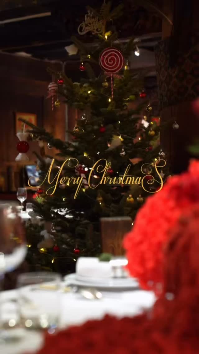 We celebrate the Christmas with our lovely guests in Shangrila this year, inside of a traditional Tibet house and toast with local brews Wine. If you want a Christmas like this, contact us!
#kikiholidays #yunnantravel #china