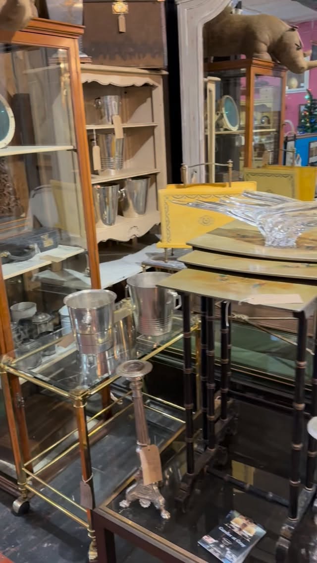 A closer look at the curated collection of vintage and antique pieces from @ganderatgray
Open 10-4 Monday to Saturday (closed Sundays and NEW YEARS DAY)
www.theantiquevillage.co.uk
#vintage #antiques #antiqueshop #interiors #decor devon