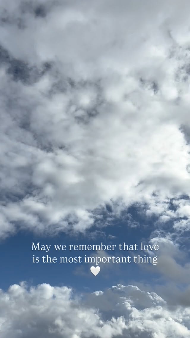 May we return to love in each and every moment. An embodiment of our truth, our true nature and the light of love that walks beside us throughout all of time. A reminder on this sacred day, to let love overtake our lives, to guide us forward, to surrender to it. May we remember that we are this love. May we follow our hearts and may we express our love freely and openly. May we become an embodiment of this love, a bridge between Heaven and Earth, an expression of the Divine in human form. Everything is a miracle if we choose to see it as one. Sending so much love this holiday season and beyond. 🤍🪽✨♥️
#love #spiritualjourney #spirituality #spiritualawakening #returntolove