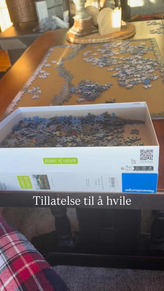 Tillatelse til å hvile 💫
Du trenger ikke forklare hvorfor du hviler.
Kroppen vet når det er nok.
Hvile er ikke tomhet – det er påfyll.
Refleksjon:
Hvor i livet mitt kan jeg hvile litt mer, uten å forklare meg? Del gjerne med meg i chatten 😊
#hvile #romjulro #selvomsorg #indrebalanse #mentalhelse takvarepådegselv