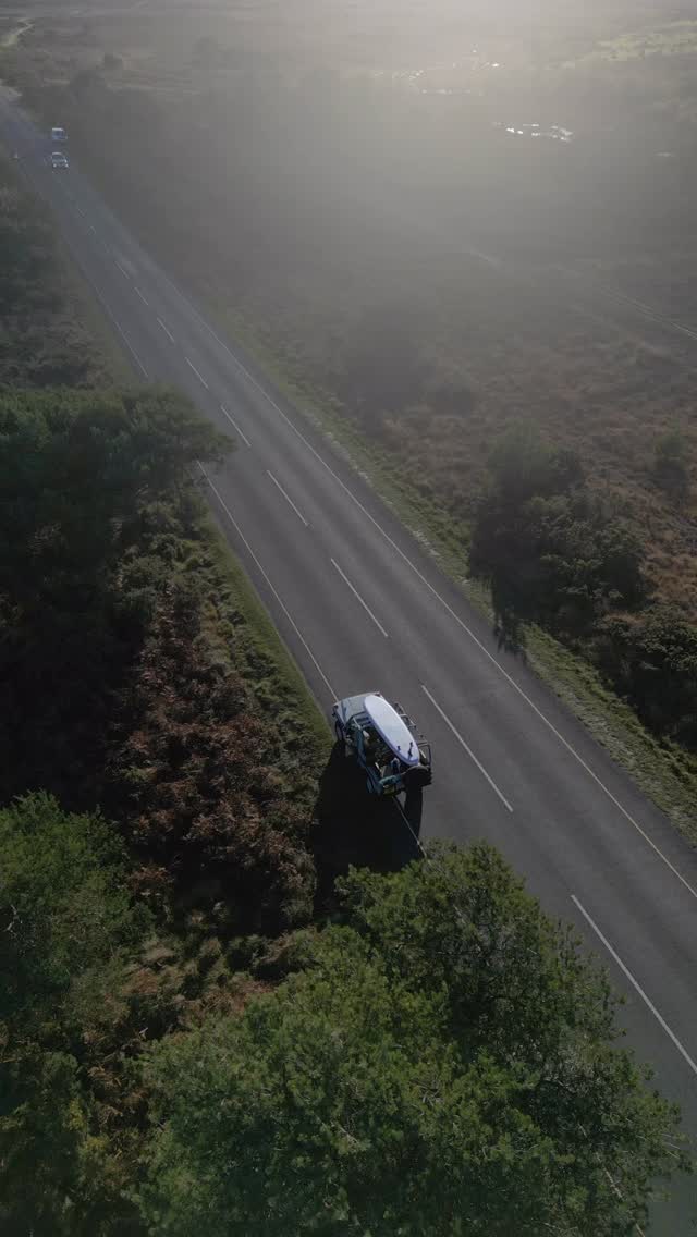 Forget the sleigh.
Mrs Claus drives a vintage G-Wagon.
TLC for Beachbum 🎬