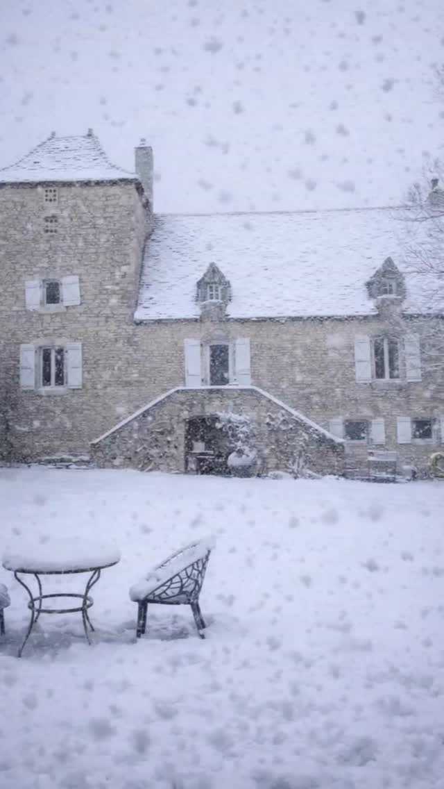 Joyeuses fêtes! #lespierreslotoises #gitesetchambresdhotes #occitanietourisme #joyeusesfetes #happyholidays