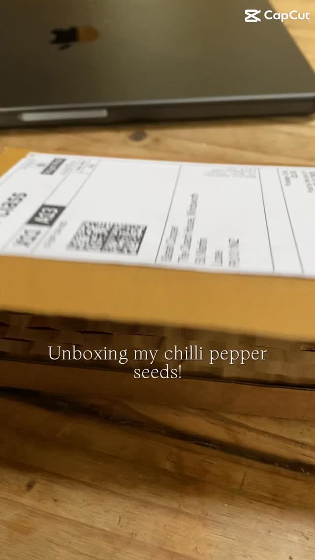My seeds have arrived from @theartisangardeneruk …. Thank you… they did arrive before Christmas but I only just went to get the post. They were so beautifully packaged and the seed packets are also very beautiful. Thank you so much and I am truly excited to start growing these 🌱 🌶️ ☀️ 🔥
#chillipeppers #growingfromseed #kitchengarden #cornishlife #coastalgarden