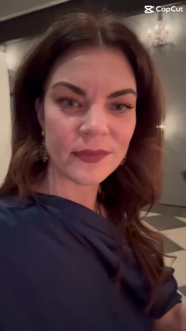 It’s true—I have been both the happiest and the saddest versions of myself in 2025.
This year I bought my first home, moved to a new state, got divorced, lost my brother, and made two major company debuts.
I also let myself go after a season of deep physical discipline, confronted an old wound, stood up and advocated for myself professionally for the first time, and met incredible new neighbors and friends who have brought so much joy into my life.
I am ready for 2025 to be done.
And I am truly excited for what 2026 holds—for the relationships and love that will come into my life, for the roles and stories I will get to tell, and for the experiences I will intentionally create and build for myself.
If this year stretched you in ways you never expected, you’re not alone 🤍
What did 2025 teach you?
#LifeInTransition #GriefAndGrowth #NewChapterEnergy #OperaSingerLife #WomenWhoFeelDeeply