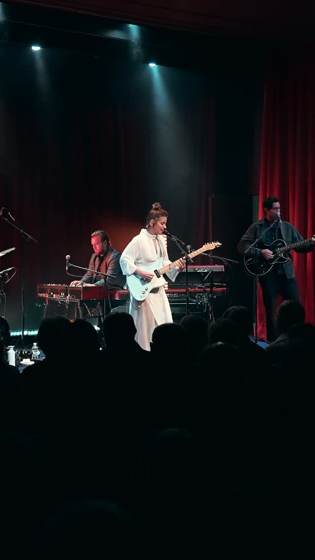 Dear all, we have a little treat ready for you to round off this wonderful year. Thank you all so much for everything – we can’t wait to see you again in 2026!
@katiemeluaofficial @festivaldajazz @stmoritz July 17, 2025 at @badruttspalace
🎬@maxbollow