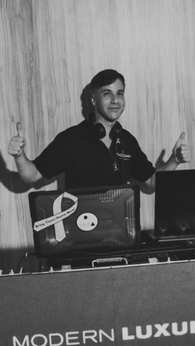 Save this.
Lock your date.
🎶🔥🕺
South Florida Jewish Weddings
Mitzvahs, Events DJ. High Energy!