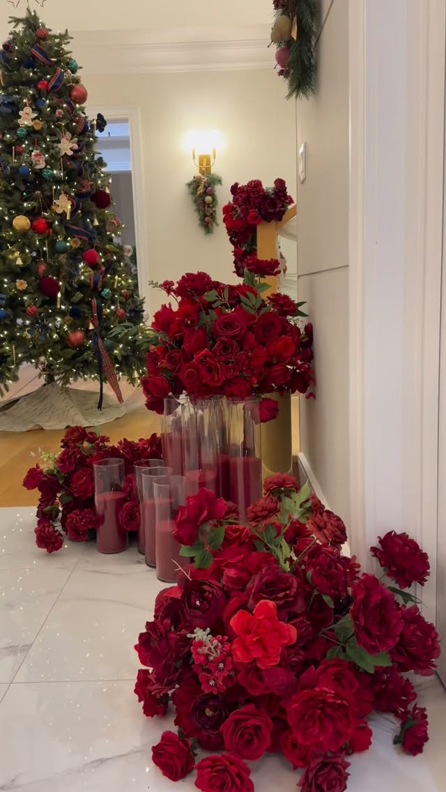 Sveta’s 21’st Birthday🌹
.
.
Decor & Styling- @evenwoodpartydecor