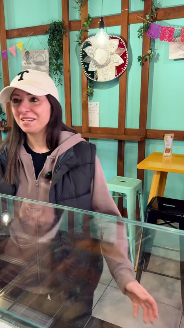 Da Mr Tabù non serve prenotare! Non te lo aspettavi, eh? 😏
Da Mr Tabù tacos e burritos li componi tu! 🌮🌯
📍Centocelle: Via dei Castani 304
📍Ostiense: Via Pellegrino Matteucci 17
🎥: @smmackstudiosrl
.
.
.
.
.
#cucinanatexmex #mangiarearoma #texmex #ristorantiroma #cucinamessicana