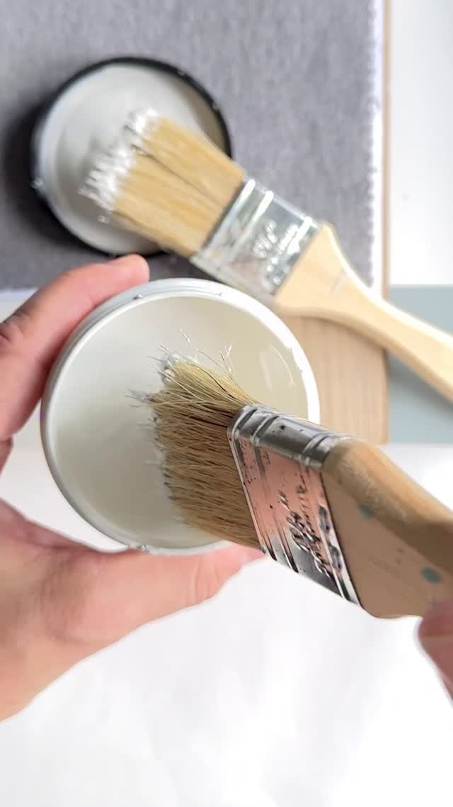 Cool but not cold.
@benjaminmoore Paper White OC-55
Why do I love this pale gray paint color? It’s light and airy without looking washed out. It feels crisp and clean on the walls without feeling cold.
In sunny rooms Paper White will have the very slightest hint of green. In north facing spaces, it will look slightly cooler (but not cold) with an airy feel.
On woodwork or doors pair with a clean white light Benjamin Moore Chantilly Lace. For accents look for smokey blue/grays, slate, weathered oak and brass hardware.
What furniture, accessories and lighting would I paid with Paper White?
Comment PAPER and I will DM you my free design board with curated decor from some of my favorite home brands.
For more Benjamin Moore colors don’t forget to follow along, like and share your favorites! I create new reels weekly. Plus keep an eye on my Stories for mood boards and blog post announcements.
#interiordesign #benjaminmoore #paintcolors #homedecor #designinspiration