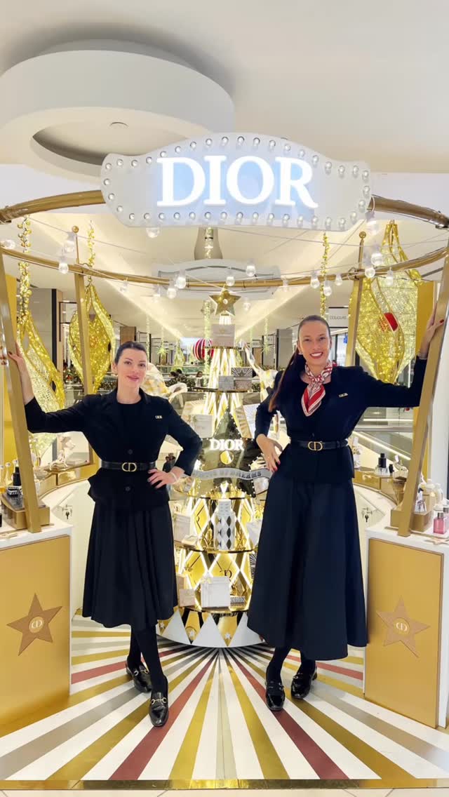 23 days inside DIOR’s Circus of Dreams, across 10 beautiful locations ✨
Creating bespoke calligraphy engravings, turning gifts into personal keepsakes. Grateful for happy clients, cherished reunions with dear colleagues, new connections, while also missing one kind soul in particular (@ilhame0123 , next year 🙏🏼)
Days I will never forget.
#calligraphyengraving #eventcalligraphy #graveren #graveur #engravingartist