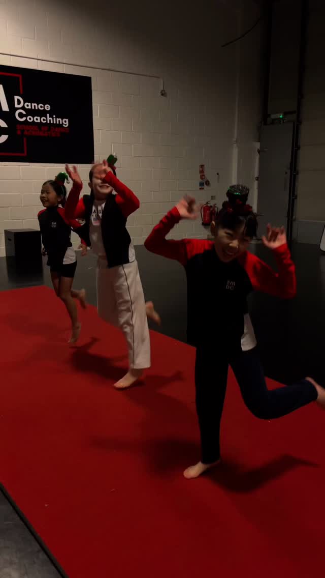 End of year training last week, we go out with a bang at EMDC💥🤩👏
#miltonkeynesmums #miltonkeynes #dancemiltonkeynes #miltonkeynesdance #miltonkeyneskids #emdancecoaching #dance #miltonkeynesbusiness #miltonkeynessmallbusiness