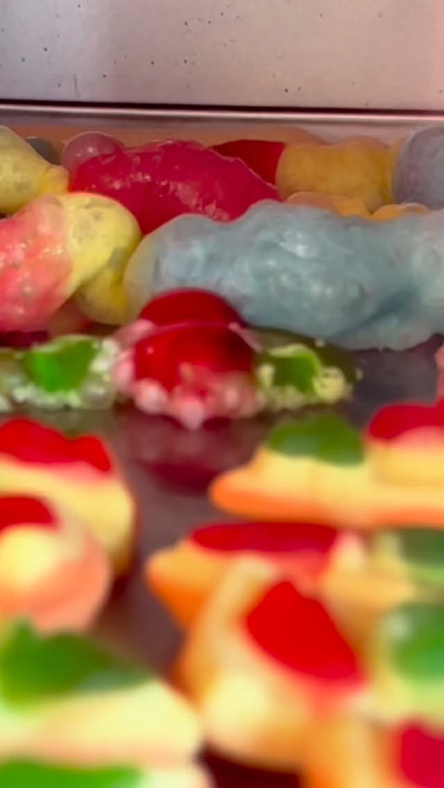 Who wants a bite?? Follow for everything sweet and comment try to grab yours and this crazy deal asap! Send to a bestie you want to try with.