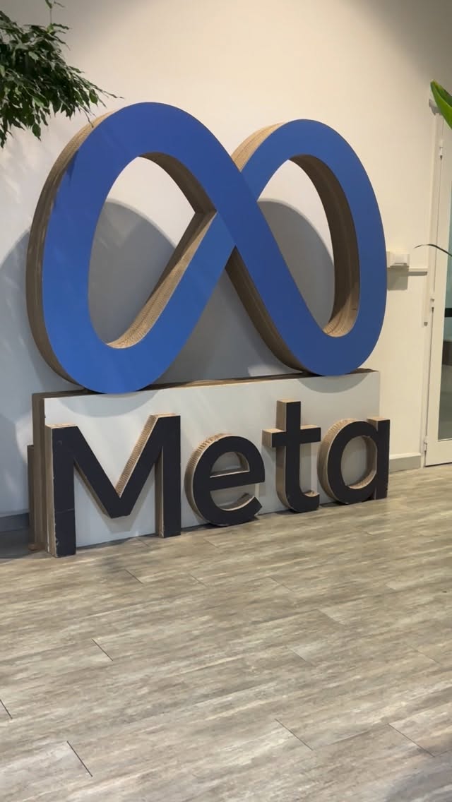 Christmas Book Party @mondo_digitale
Meta ~ Facebook 🎻🎧
.
.
.
#meta #musicplannerbystefanocapasso #facebook #event #party