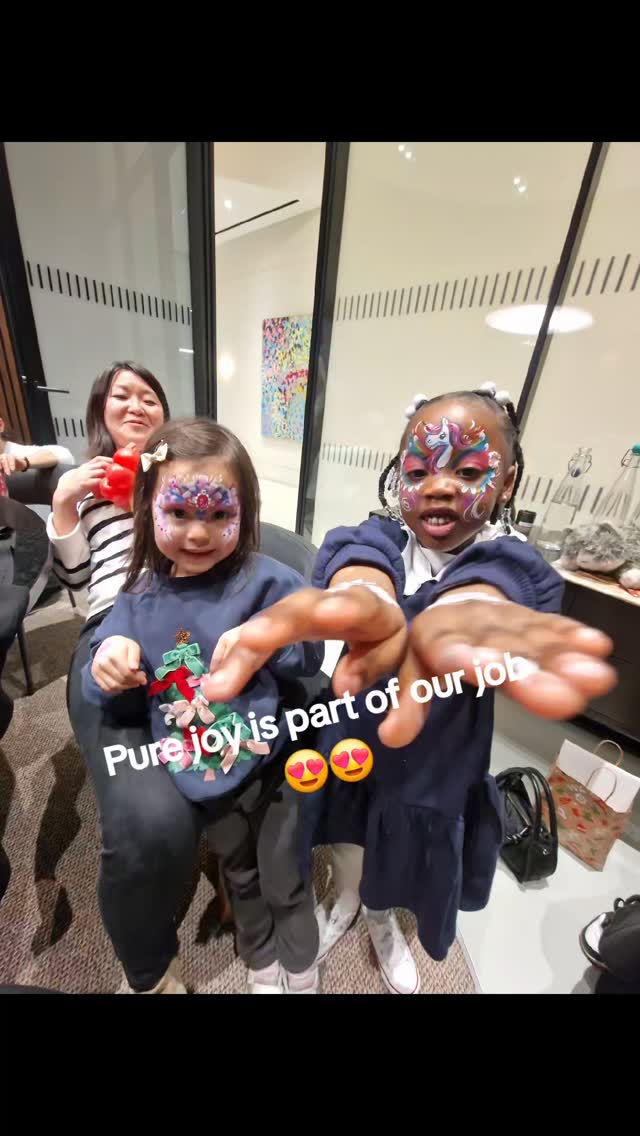 Princesses and unicorns at Christmas time 🦄🤶😘
.
#facepaint #facepainting #facepaintlove #ArtyCatFaces #FacePaintingLondon