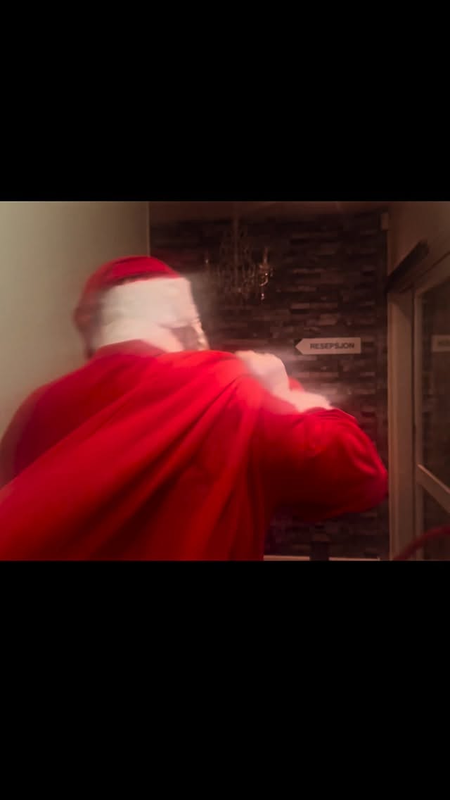 Fortsatt god jul alle sammen. Ønsker deg og dine en fredelig julehøytid fylt med varme, ro og gode øyeblikk. • #ChristmasVibes
• #HolidaySeason
• #MerryChristmas
• #CozySeason
• #wintermagick