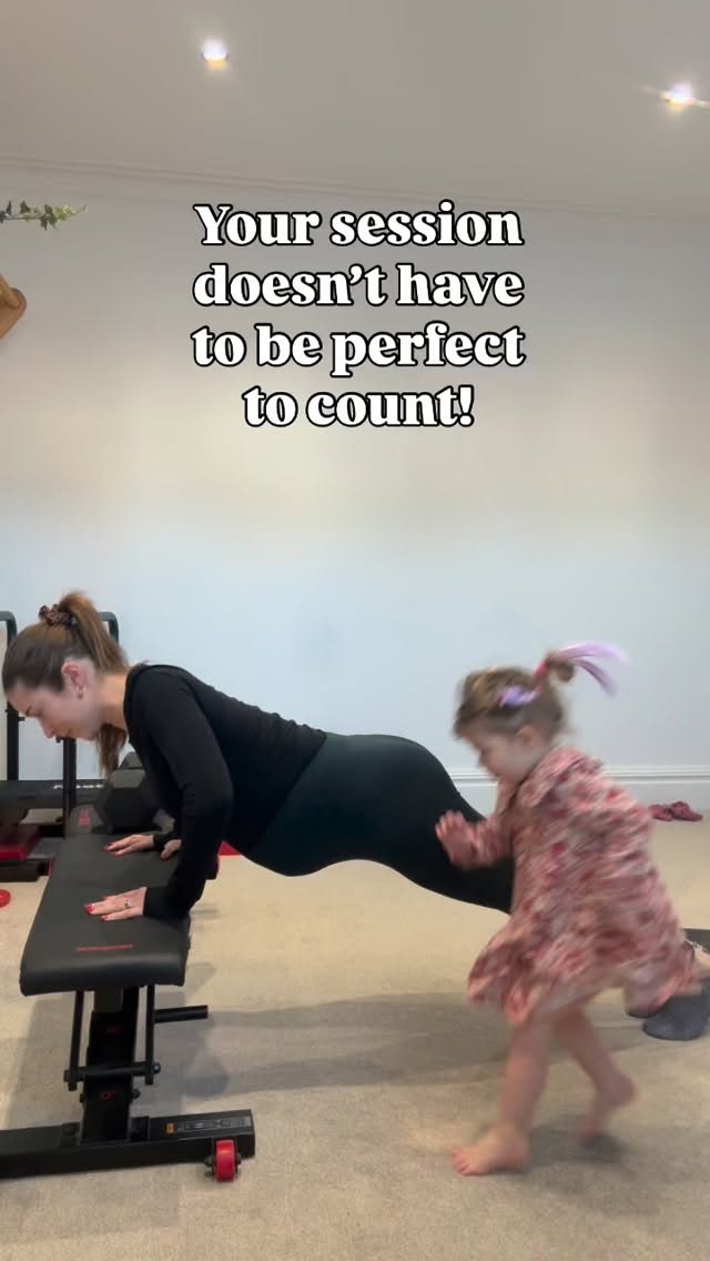 27th Dec: Your session doesn’t have to be perfect. 🤌
Sometimes it looks messy.
Sometimes it’s interrupted.
Sometimes it’s just good enough.
And that’s enough.
This is how consistency is built — by letting training fit into real life 😌
#mumanddaughter #simplesession #goodenough