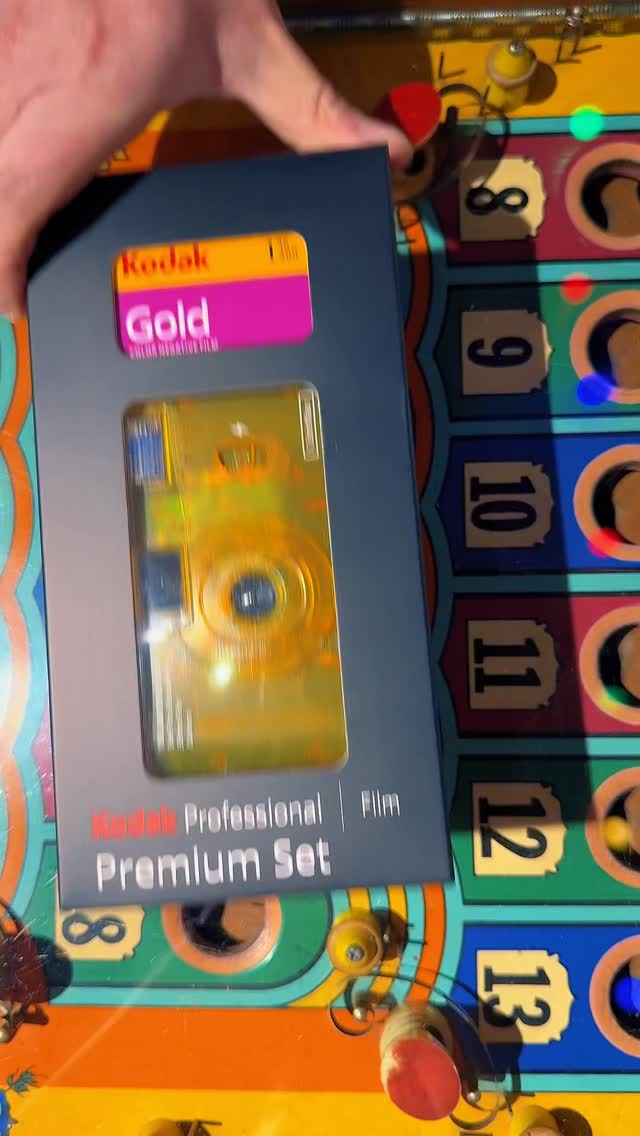 ¿Obsesionada con lo retro? ✨
Mira esta joya: una cámara vintage en color amarillo translúcido que parece sacada de un sueño de los 90. No solo es una pieza de colección, ¡está lista para disparar! 📸💛
Viene con su rollo incluido para que empieces a capturar momentos reales desde el segundo uno.
🔥 Unidades limitadas.
👇 Comenta “AMARILLO” y te mando el precio por DM.
#VintageCamera #FilmPhotography #RetroVibes #PhotographyLovers #YellowAesthetic