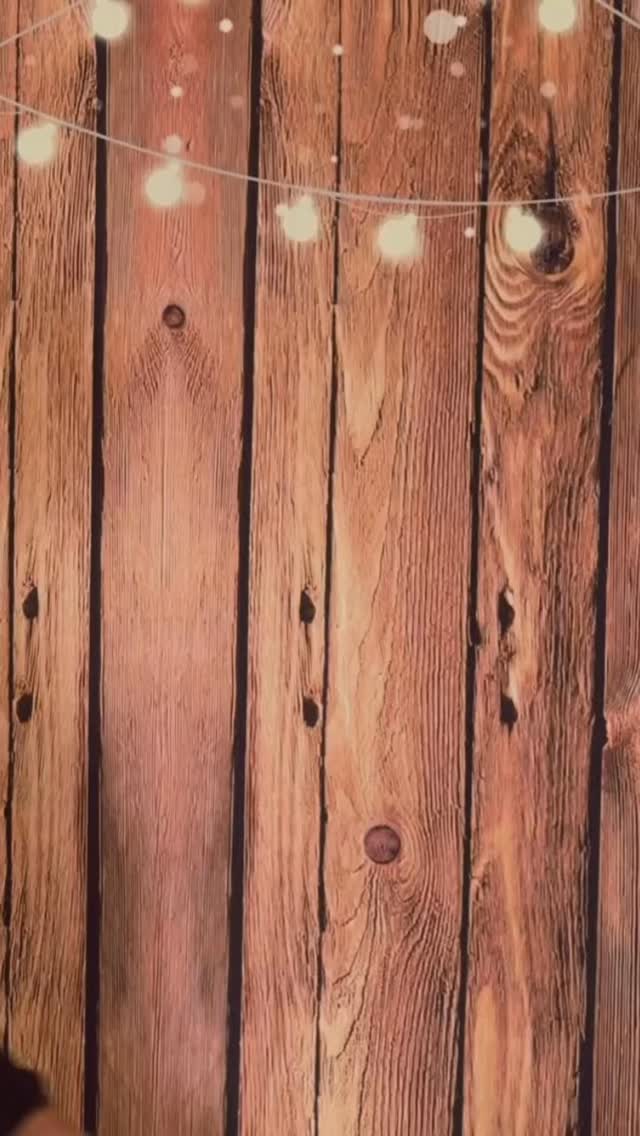 2️⃣0️⃣2️⃣5️⃣💫
Dieses Jahr war wieder einmal turbulent🫨 Wir durften Vieles erleben und sind sehr dankbar für Eure tatkräftige Unterstützung!🫶
Mit unseren Zwostereiern haben wir unser Sortiment in 2025 erstmals erweitert und uns über die gute Resonanz riesig gefreut🐣
Ein weiteres Highlight war der Einzug in den Popup Store in der Weihnachtsmetropole Rothenburg, in dem wir unsere Zweihnachtskugeln verkauft haben🏰
Vielen Dank an alle, die uns auf unserer Reise bis heute begleitet haben! Ihr dürft gespannt sein, was im nächsten Jahr noch so kommt💫
Euer reThing Team💚
#2025 #rückblick #throwback #startup #rething