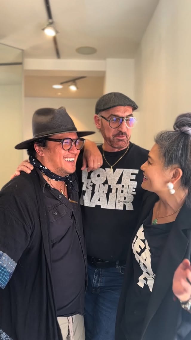 This year reminded us why we do what we do, why we show up, why we care, and why we create. Noël Sy is a community before it is anything else, a team that works hard, stays curious, and never forgets to keep hair fun. There is something special about this place, something powerful about this moment, and so much beauty ahead. To everyone who has supported us on this journey, thank you. Your belief fuels our creativity and carries us forward, and we cannot wait to welcome you into what we’re becoming. #noelsy #artinbeauty #creativecommunity #gratitude #endofyearreflection