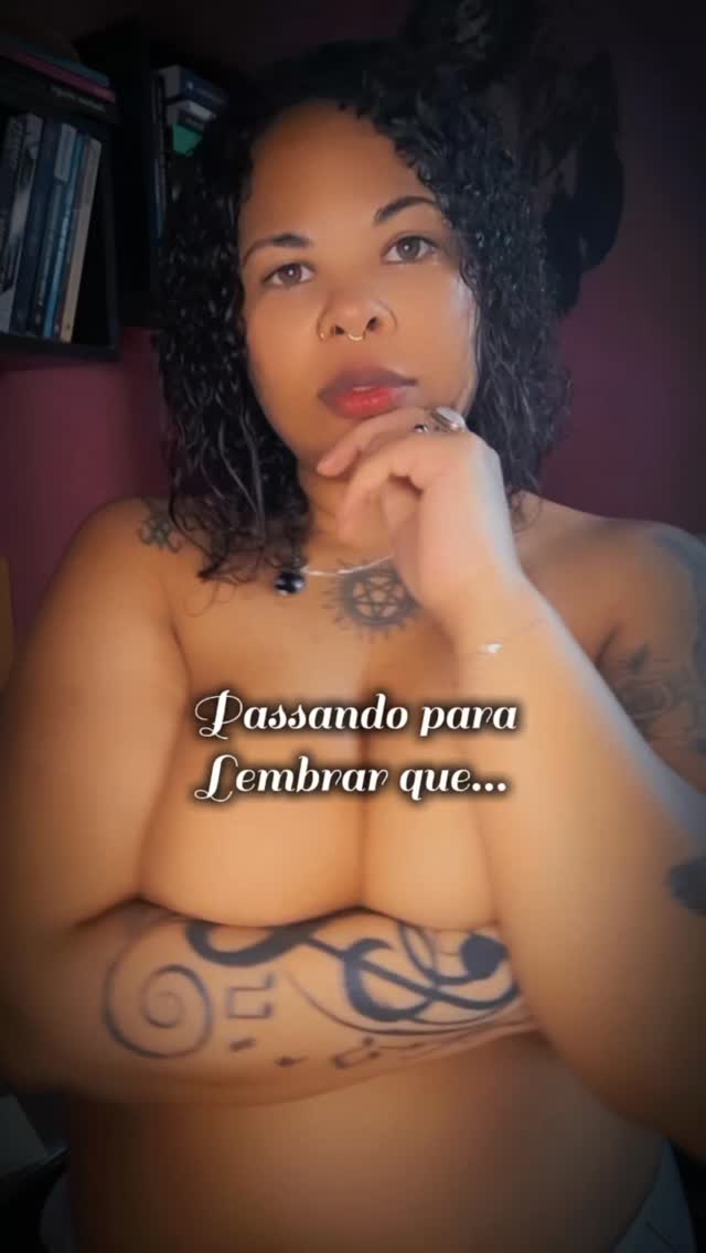 Tolo é o homem que amarra uma bruxa,
ou arranca seu amor;
Bruxas sempre descobrem, veem o invisível;
quiçá magia feita por um homem;
Bruxas são livres,
criaturas que dançam com as salamandras,
forjadas pelo fogo 🔥
cíclicas como a Lua,
que se comunica com os mortos
e vê a maldade dos vivos.
Se organizar bem, todo mundo consegue ir pra casa do caralho passando a esquina da puta que pariu ✌🏽