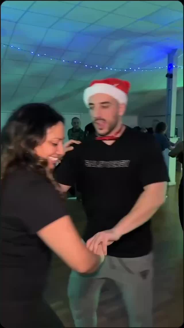 Last Salsynergy night of 2025 💃🏽🕺🏽
Let’s finish the year together 🔥
🍷 Community festive drinks from 7pm (bar open)
🕗 Social Dancing: 8pm – 11pm
📍 Pinner Green Social Club
📮 HA5 3TJ
Come early, grab a drink, catch a vibe ✨
See you on the dance floor 💛
#Salsynergy #SalsaLondon #LastDanceOfTheYear