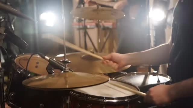 Your wedding NEEDS this band. 🎤🔥
Little Red Wedding Band = energy, style & a full dance floor all night.
💫 Male & female vocals
💫 Huge set list
💫 Dance floor bangers
💫 Free ceilidh set
💫 Optional sax
💫 UK-wide travel
💫 Daytime packages
Secure your date now ❤️