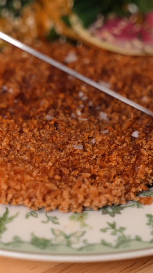 Crispy chicken has many forms.
This one’s XXL and inspired by Taiwanese night markets.
Big crunch, less mess, cooked with balance in mind.
Full video on YouTube 👉 evehappivore
Recipe on Substack 👉 happivore.substack.com