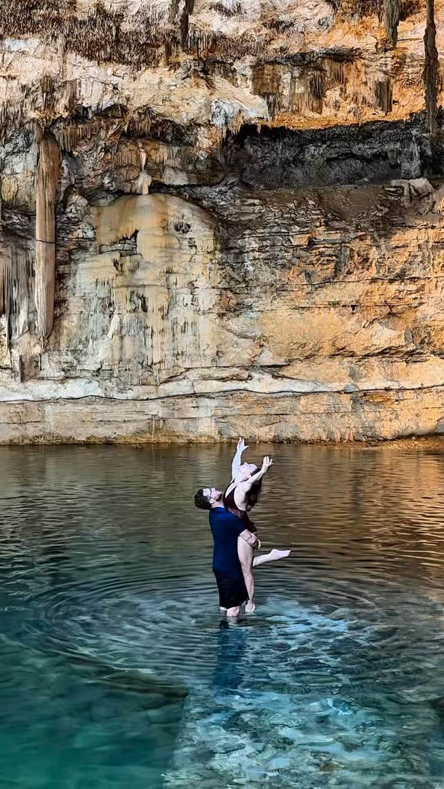 A timeless place ✨
He chose a breathtaking setting @suytun_cenote for a perfect proposal 🤍
The most beautiful end-of-the-year gift !
Now… we just have to nail the first dance, my fiancé 😉✨
Engagement ring : @citrus.boreal 🙏🏻
💍💍💍
Un cadre hors du temps✨
Il a choisi un lieu magnifique @suytun_cenote
pour une demande en mariage parfaite 🤍
Le plus beau cadeau de fin d’année !
Bon… il ne nous reste plus qu’à assurer l’ouverture de bal maintenant,
mon fiancé 😉✨
Bague de fiançailles : @citrusboreal 🙏🏻
💜 Now I’m no longer doubtful
Of what I’m livin’ for
And if I make you happy
I don’t need to do more 💜
22-11-2025
#demandeenmariage #proposal #suytun #engaged #valladolid