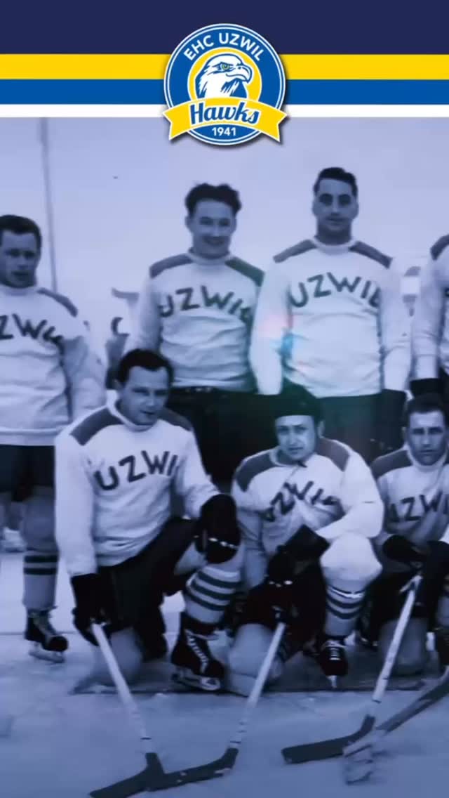 In Anlehnung an die Trikots der 50er- und 70er-Jahre – insbesondere an jenes von 1971 / 1972, der Saison, in der wir die Aufstiegsspiele zur NLA erreichten und die erfolgreichste Spielzeit unserer NLB-Geschichte feierten – treten wir seit dieser Saison auswärts wieder in Weiss an.
Damit auch unser treues Heimpublikum diese Trikots einmal „in Action“ erleben kann, werden wir sie im letzten Qualifikationsspiel am Samstag, 17. Januar 2026, in der Uzehalle tragen.
Im Rahmen dieses «Retro-Games» treffen wir auf den EHC St. Moritz und freuen uns schon jetzt auf euren lautstarken Support. Hopp Uzwil!
#ehcuzwil #ehcuzwilhawks #tradition #retrogame #uzehalle