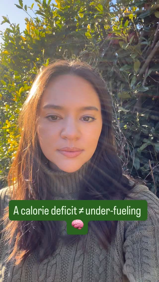 As a weight-loss dietitian — and someone who has struggled with my own weight — this distinction matters. 🤍
A calorie deficit does not mean eating less than what your body needs to function.
Your body still requires enough energy for:
• brain function 🧠
• hormone regulation ⚖️
• muscle maintenance 💪
• basic metabolic processes ⚙️
Research shows that when intake drops below basic energy needs, the body adapts by conserving energy — a normal biological response that can increase fatigue and make weight loss harder, not easier.
📚 Most J, Redman L. Impact of calorie restriction on energy metabolism in humans.
Nature Reviews Endocrinology, 2020.
Weight loss may involve a calorie deficit —
but chronic under-fueling is not a foundation for a healthy lifestyle. 🌱
If this made you rethink what “a calorie deficit” means, save this. 💾