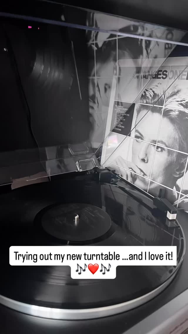 Vinyl love 🎶❤️🎶
#davidbowie #changes #vinyl #vinylove