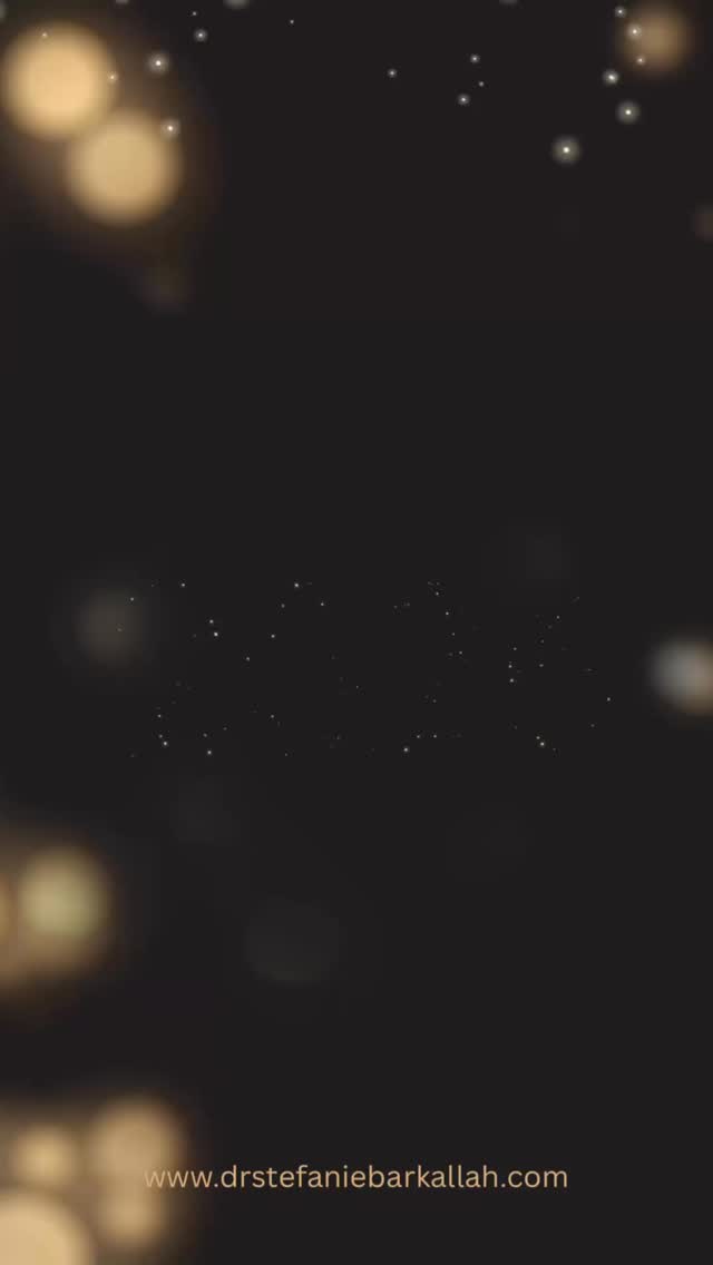 Zum Jahreswechsel scheint es, als müssten wir alle
neu starten, besser werden, mehr leisten.
Die Wissenschaft zeigt etwas anderes:
Menschen verändern sich nicht nachhaltig durch Vorsätze,
sondern durch Sicherheit, realistische Schritte
und ein Nervensystem, das sich nicht unter Druck fühlt.
Die meisten Vorsätze scheitern nicht an Disziplin,
sondern an Überforderung.
Vielleicht ist dieses Jahr kein Jahr für neue Regeln.
Sondern eines für mehr Verständnis mit dir selbst.
Kein Neustart.
Ein Weitergehen.
Alles Liebe
Steffi 💛
#jahreswechsel
#achtsamkeit
#resilienz
#selbstmitgefühl
#mentalhealth