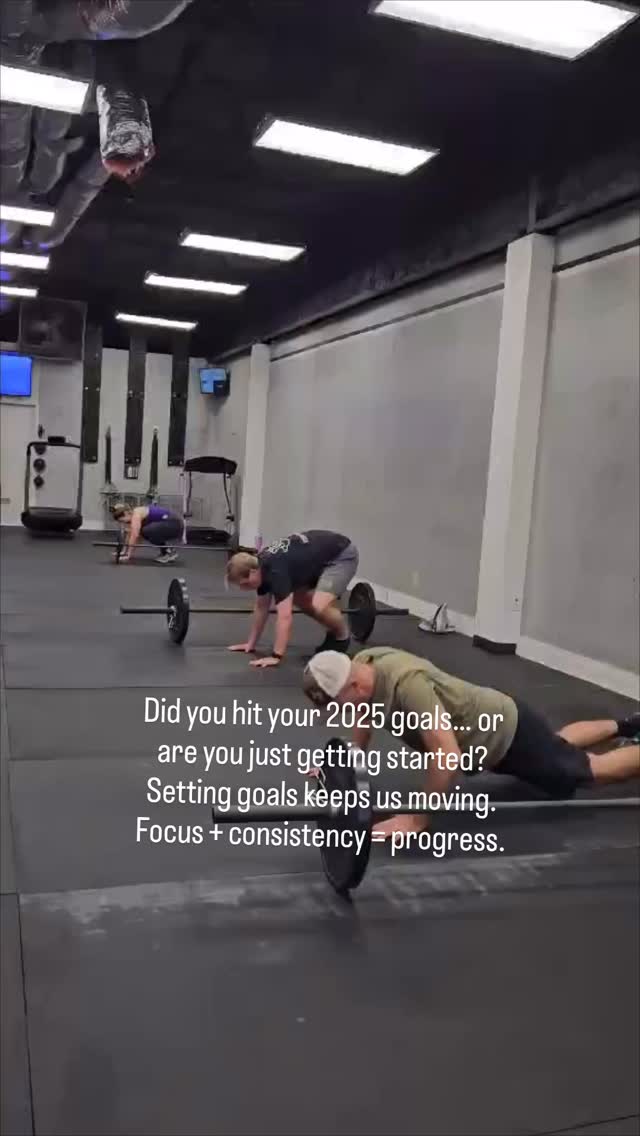 Christmas was here and gone đ
Did you hit your 2025 goals⊠or are you just getting started? 2025 is almost gone
Goals keep us focused.
Consistency is what keeps us moving forward.
Letâs bring in the new year strong đȘHashtags:
#CrossFitNarroway #NewYearGoals #ConsistencyWins