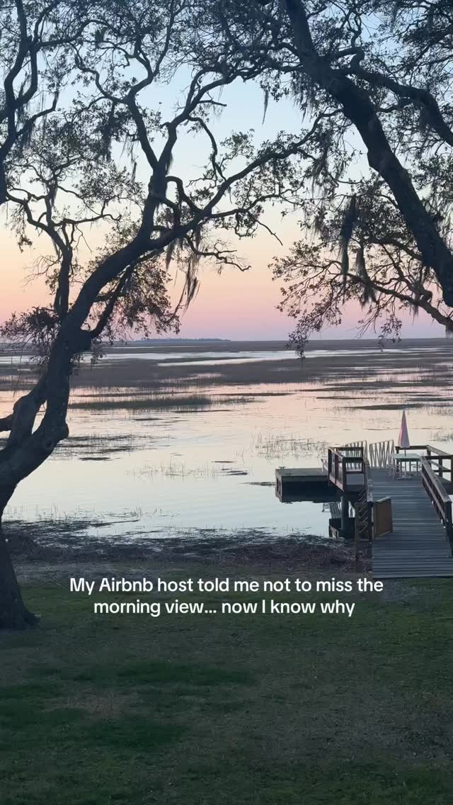You can count on thr most incredible views at this Airbnb. Dolphins, rainbows, oh my!
#epicview #airbnbviews #epicairbnb #waterfrontairbnb