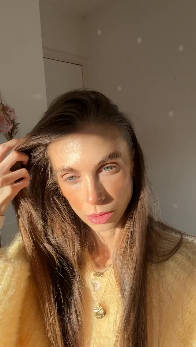 Day 3 of Joyful January đ
Blue skies and sunshine đ
As a Leo rising, I am made for the sun and will bask in it at every given opportunity đđ»
Grateful for nature and the beauty that surrounds us when we look for it đ
Nature never fails to amaze me.
One of my favourite things to do is go for a walk without distraction. My phone doesnât come out of my pocket (unless I want to take a photo)
No music, no podcast - just the sound of birds, other wildlife, plans in the sky.
I remember going through some of my darkest times and simply looking out of the window (when I couldnât go outside) was one of the most healing things I did đČ
What has been your biggest joy today? Let me know in the comments.
.
.
.
#blueskies #sunshine #leorising #joyfuljanuary #findingjoy