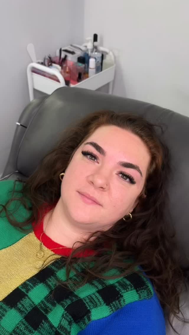 Nothing like fresh brows & lashes to celebrate you 💕✨
Happy Birthday, queen 🎂
Brow Wax by Chelsea
Lashes by Ayea
#birthdayglow
#birthdaybeauty
#birthdaylashes
#birthdaybrows
#lashgoals