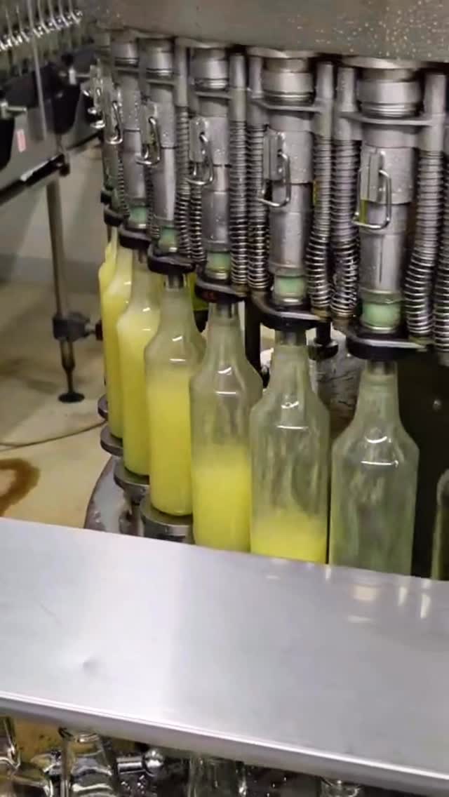 Willkommen dort, wo Zitronen Geschichte schreiben. 🍋
Totti’s Saurer – Handwerk, das man schmeckt.
Bestelle jetzt online unter: www.tottisdrinks.de 🍋
#tottis #tottissaurer #göttingen #handwerk #tradition
Dieser Inhalt richtet sich ausschließlich an Personen über 18 Jahren.
Bitte Alkohol verantwortungsvoll konsumieren und nicht an Minderjährige weitergeben.