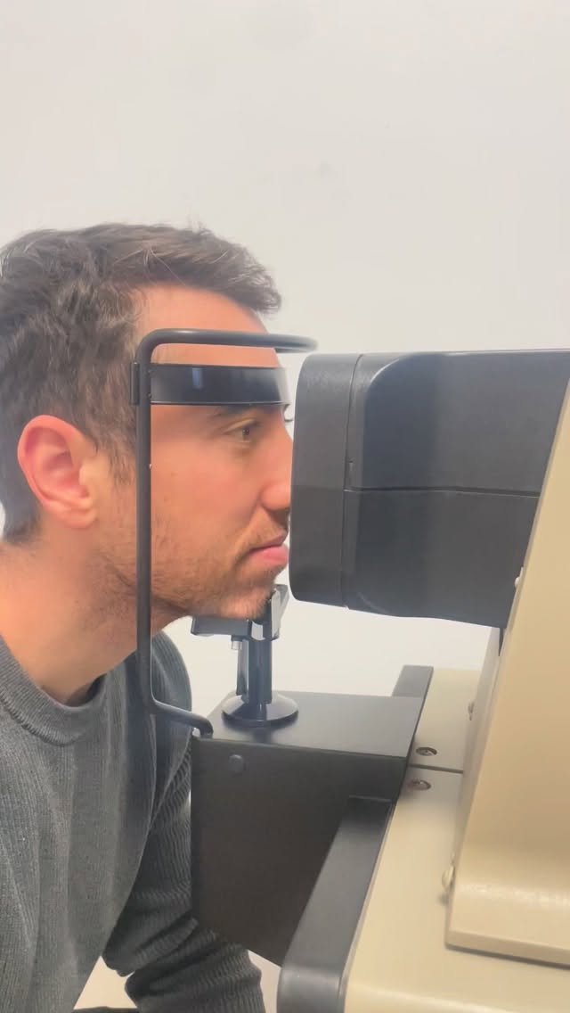 🎄 En Navidad también cuidamos tu visión ❤️
Una revisión visual no es solo cambiar de gafas.
Es comprobar que todo está bien, detectar a tiempo y asegurarnos de que ves como necesitas… hoy y mañana.
Si estas fiestas notas cansancio visual, dolores de cabeza o simplemente hace tiempo que no te revisas, es buen momento para hacerlo con calma.
📍 En Óptica San Mateo te revisamos la vista de forma personalizada y sin prisas.
Porque ver bien también forma parte de cuidarse.
#ÓpticaSanMateo #RevisiónVisual #SaludVisual #CuidamosTuVista #NavidadConSalud