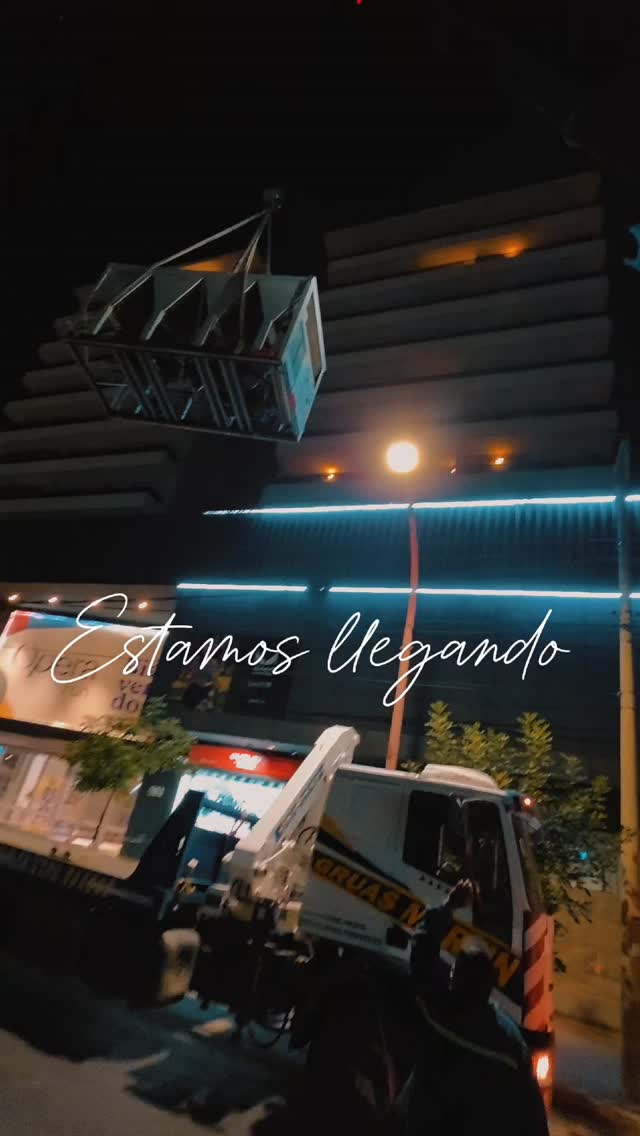 ❄️ ¡Carlos Paz vuelve a vivir la magia del hielo!❄️
La pista de patinaje sobre hielo ya está cada vez más cerca.
Ayer se subió el chiller, el corazón que hace posible el congelamiento de la pista, y ese fue un gran paso para volver a encontrarnos sobre el hielo en Villa Carlos Paz.
Con mucha emoción y expectativa, nos preparamos para una nueva apertura en Ópera Fun, para que familias, amigos y visitantes vuelvan a disfrutar de risas, desafíos y momentos únicos.
⛸️💙 Falta muy poquito. El hielo se está preparando… y la diversión también.
¡Nos vemos en los próximos días para volver a patinar juntos!
@carlospazaventura @turismocba @turismovcp @turismo_vcp