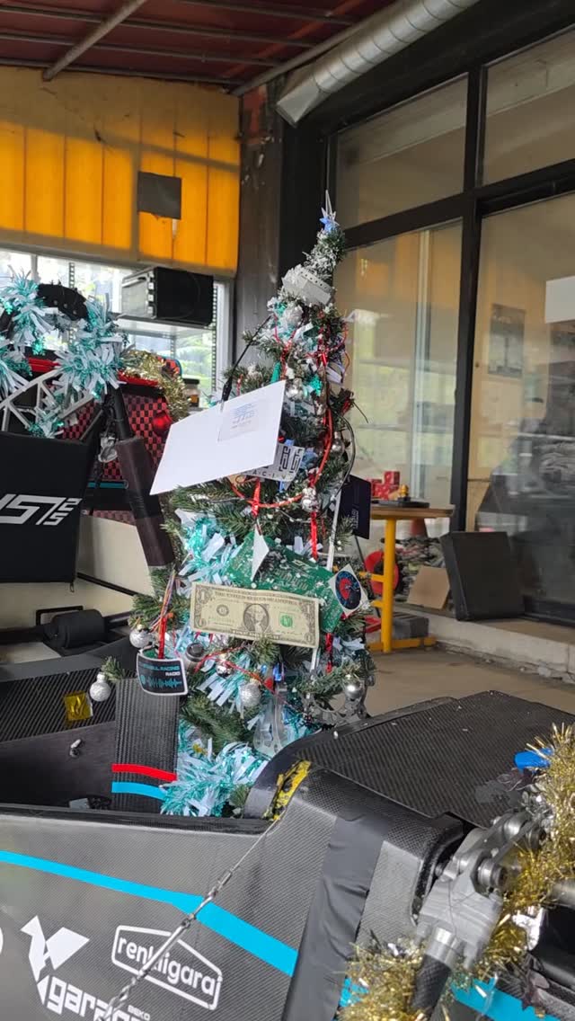 Yeni yıl gelmek üzereyken ITU Racing olarak biz de ağacımızı süsledik! 🎄✨
With the new year just around the corner, we as ITU Racing have decorated our tree! 🎄✨
@itu1773 @ituprojetakimlari #ITURacing #FormulaStudent #itu #racing #newyear2026