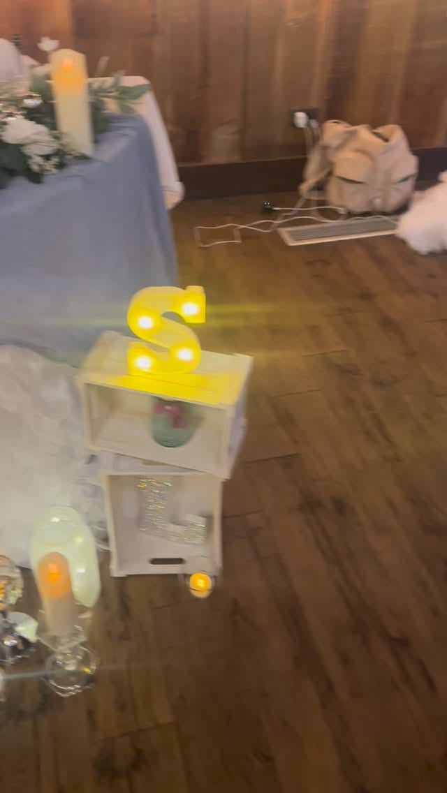 What a fun winter wonderland created by our latest Newlyweds! Congratulations Sara and Ryan! Thank you for allowing us to be a part of your special day! 💍 #hoosiergrovebarn #wedding #barnvenue #weddingvenue #winterwonderland