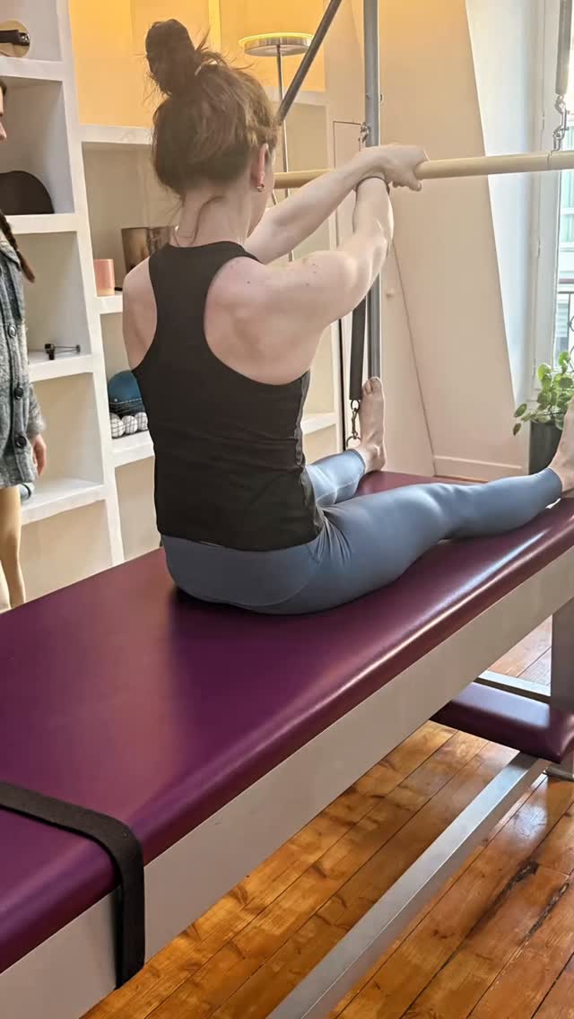What a great start into the Weekend. ✨❤️
Thank you @etoilepilates for the great training! Your studio is unique and a beatiful place!
It was so lovely to see you Annie! 🫶
#pilatesinparis #contrology #happyday