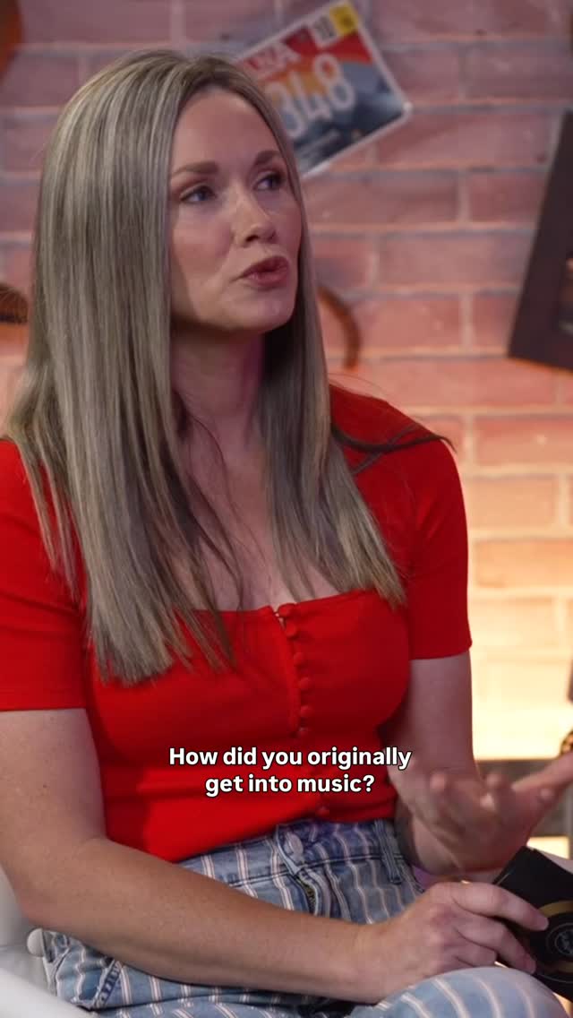 The gift that keeps on giving 🎸😊 one of my favorite moments from this year was getting to be on @qccountry and talking music with @kimmiecoon 🫶🏻 the whole team is so cool and so much fun!
and yes, it all started with a Hanna Montana guitar 🫡
#countrymusic #countryartist #guitar